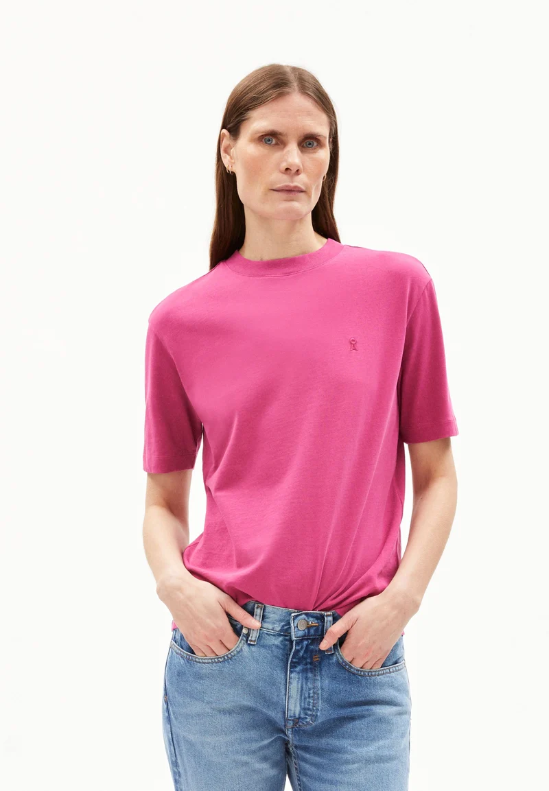TARJAA T-SHIRT | crushed berry
