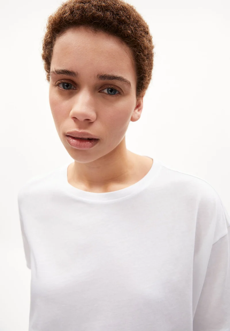 SAIKAA | white
