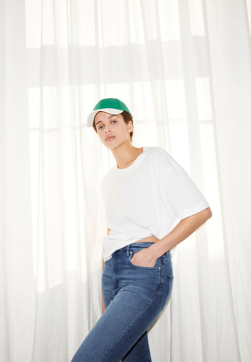 SAIKAA | white