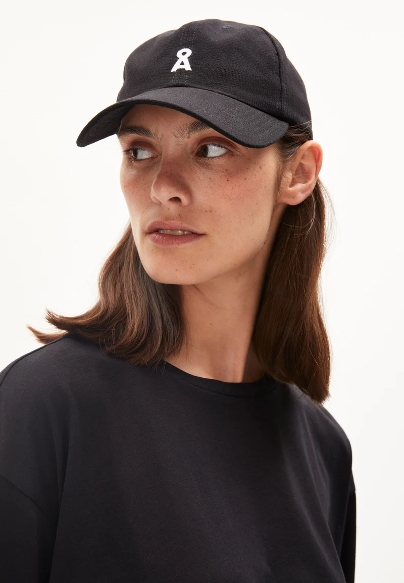 SAIKAA | black