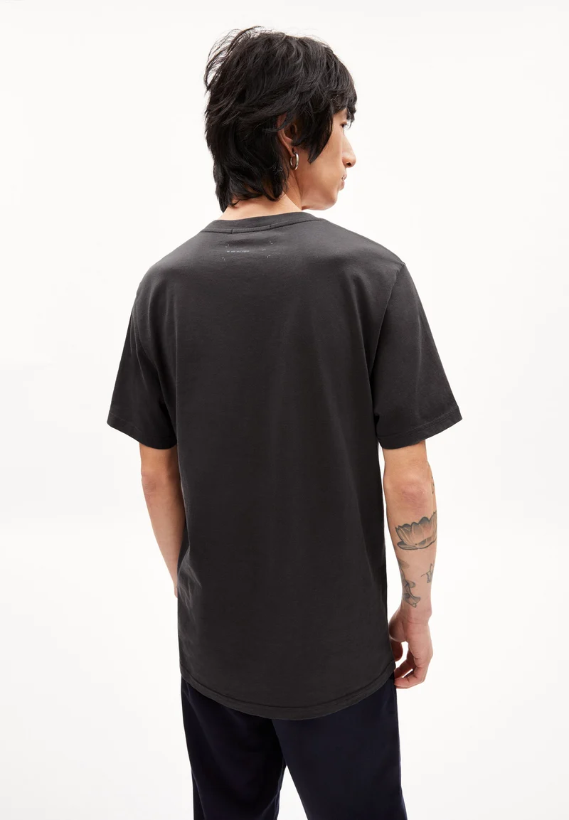 JAAMES FLYING DOVE | graphite