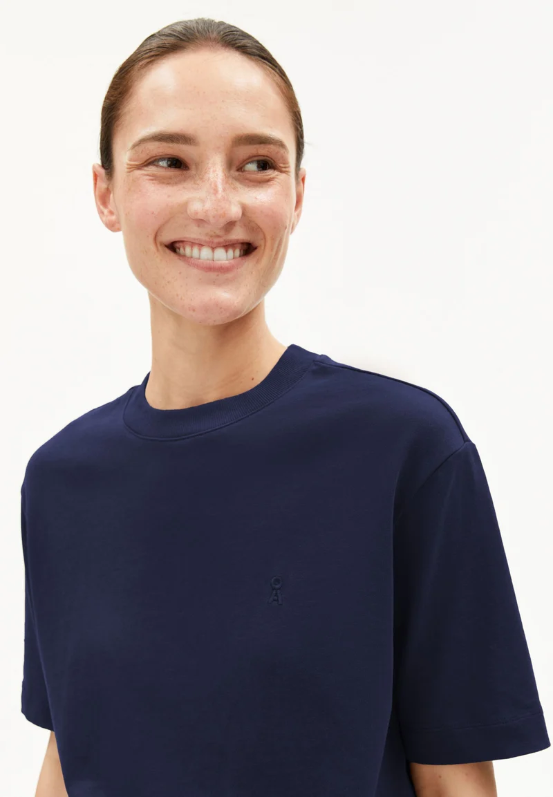 TARJAA T-SHIRT | tinted navy