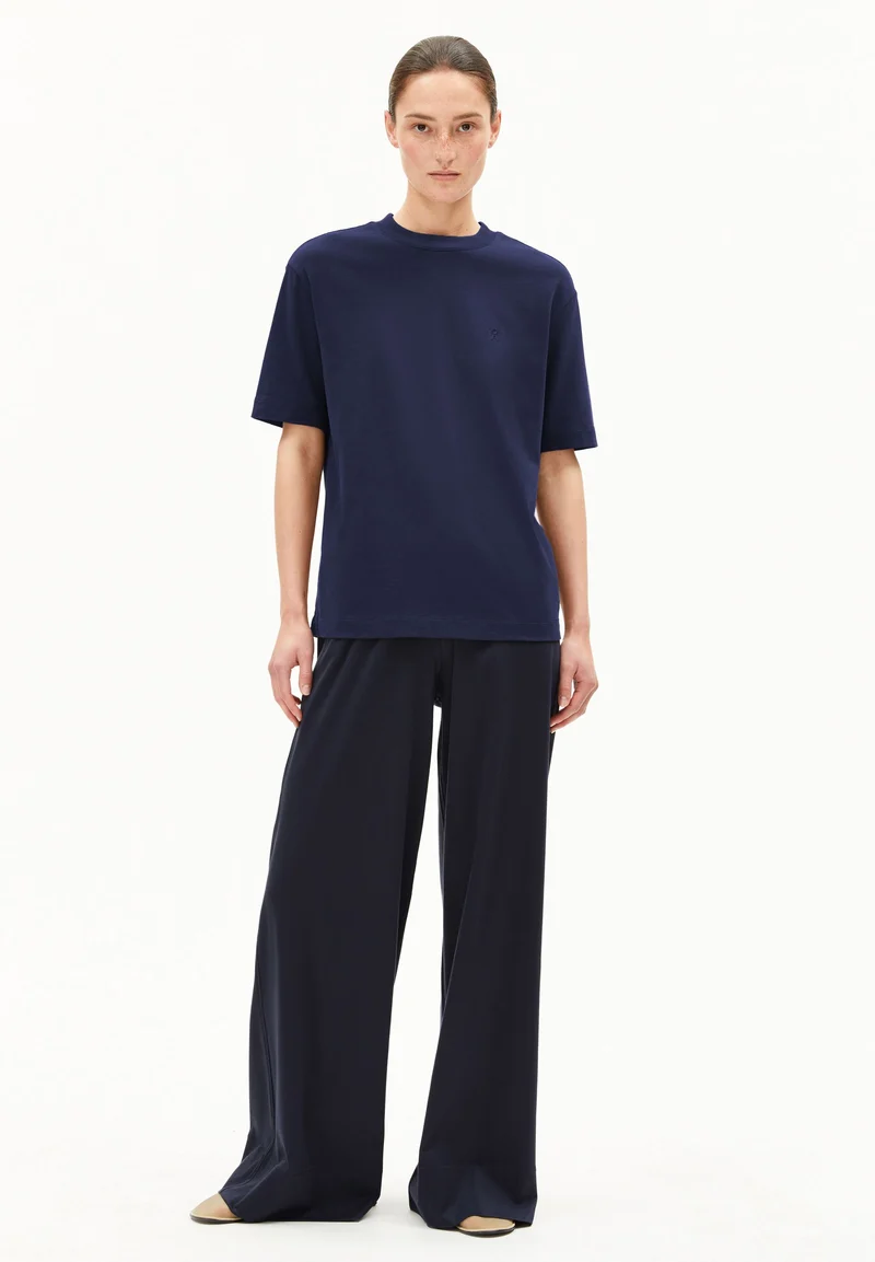 TARJAA T-SHIRT | tinted navy