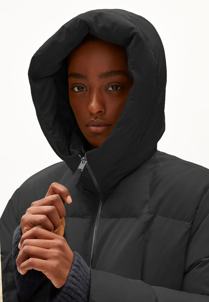 TASILAA | black