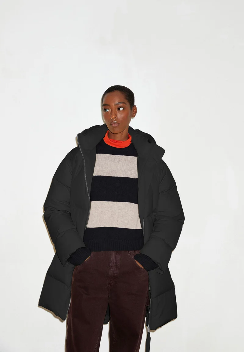 TASILAA | black