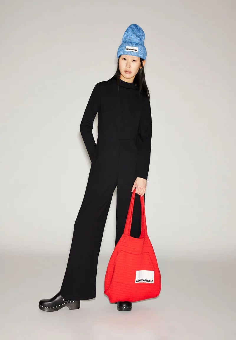 MARGARIDAA | black