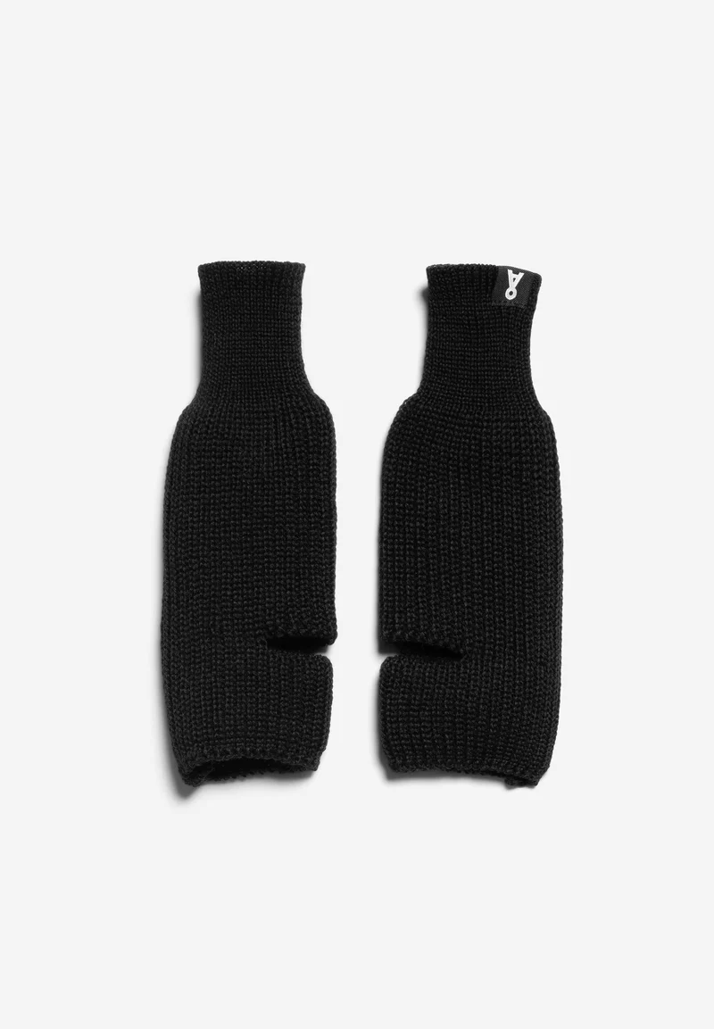 NUNAAS | black