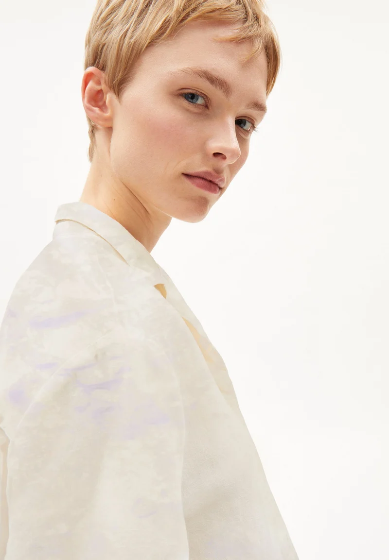 LEAANNE MINERAL | warm blue