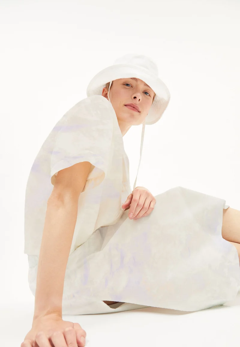 LEAANNE MINERAL | warm blue