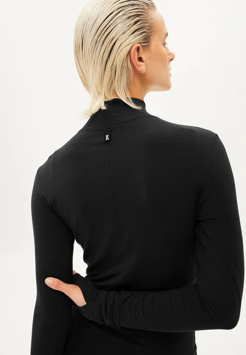 DESNAA | black