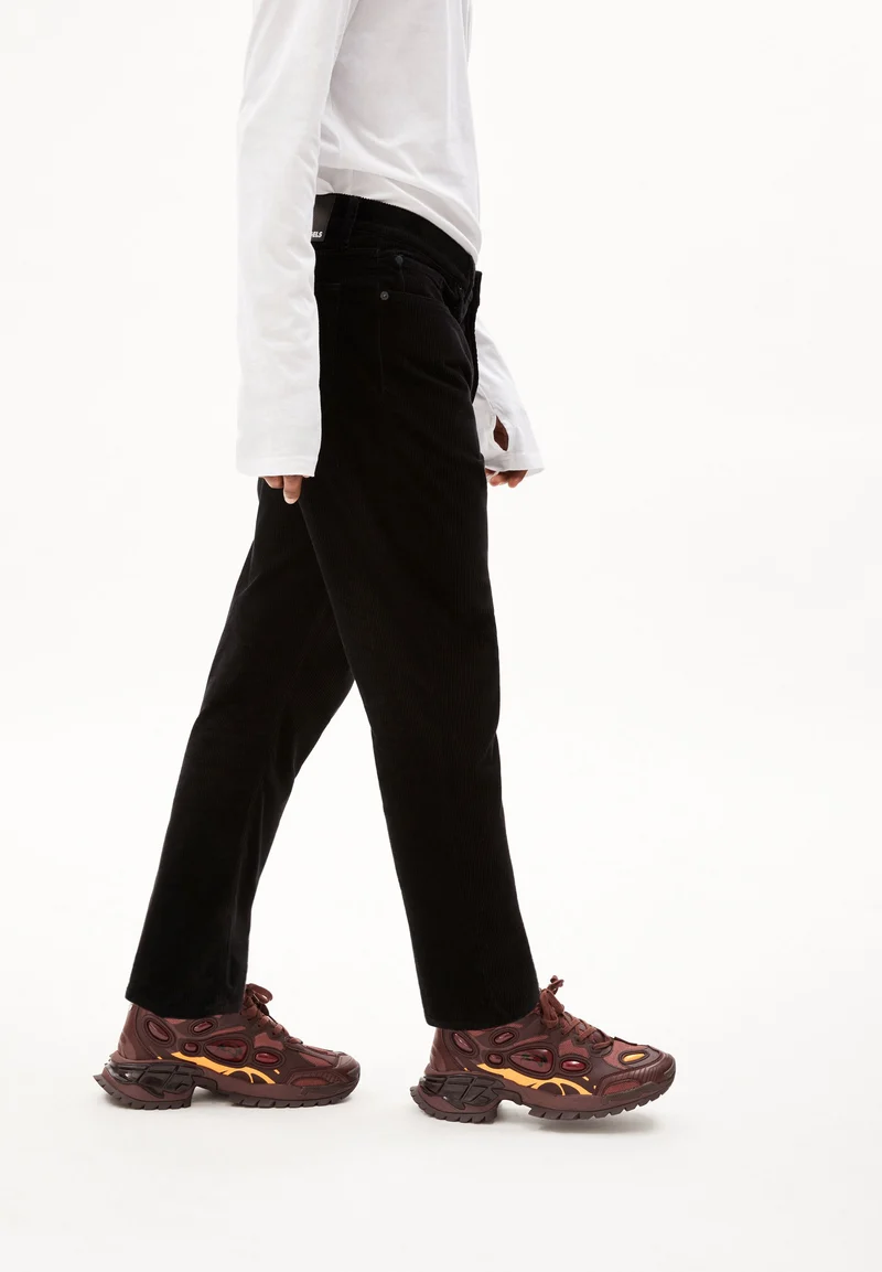MAAKX CORDUROY | black