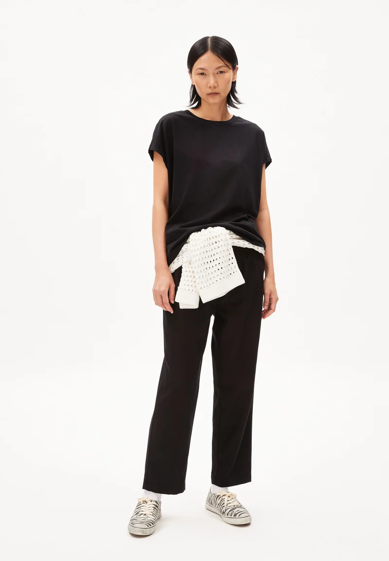 INAARA | black