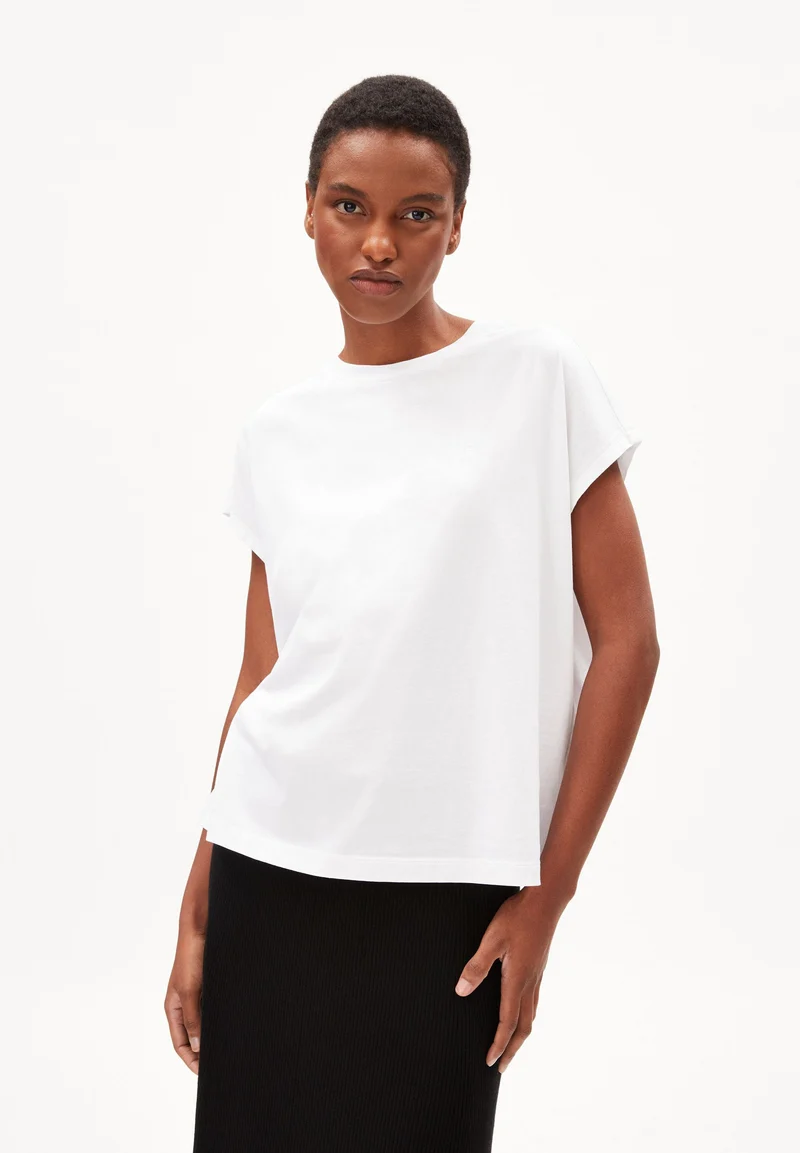 INAARA | white
