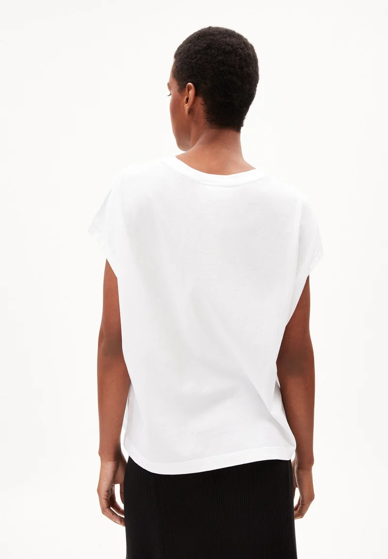 INAARA | white