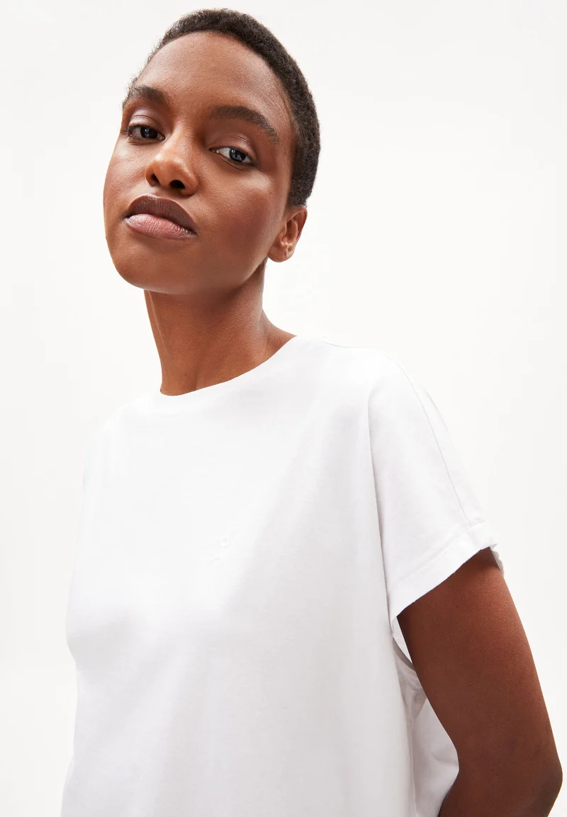 INAARA | white