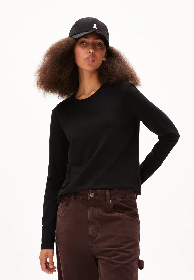 TAAMINIAA | black