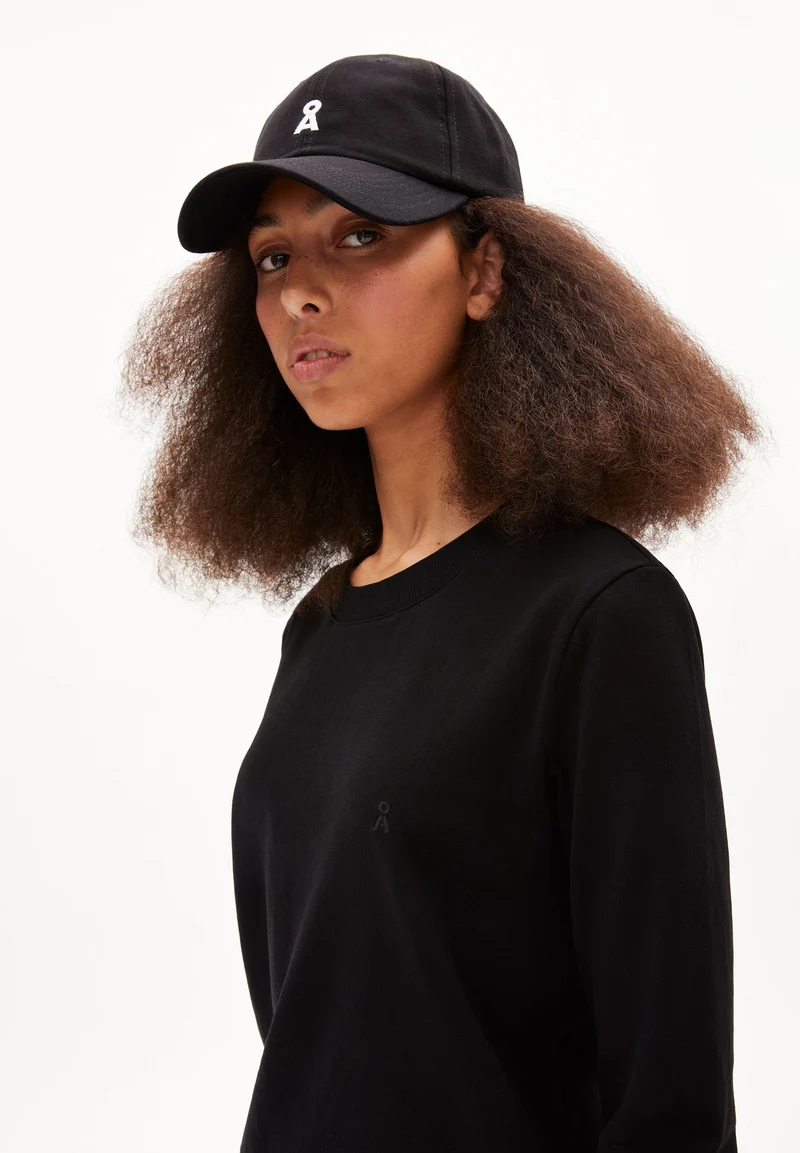 TAAMINIAA | black