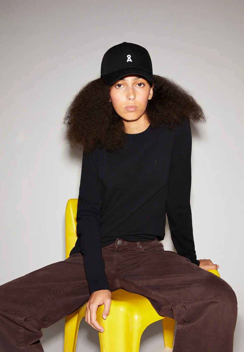 TAAMINIAA | black
