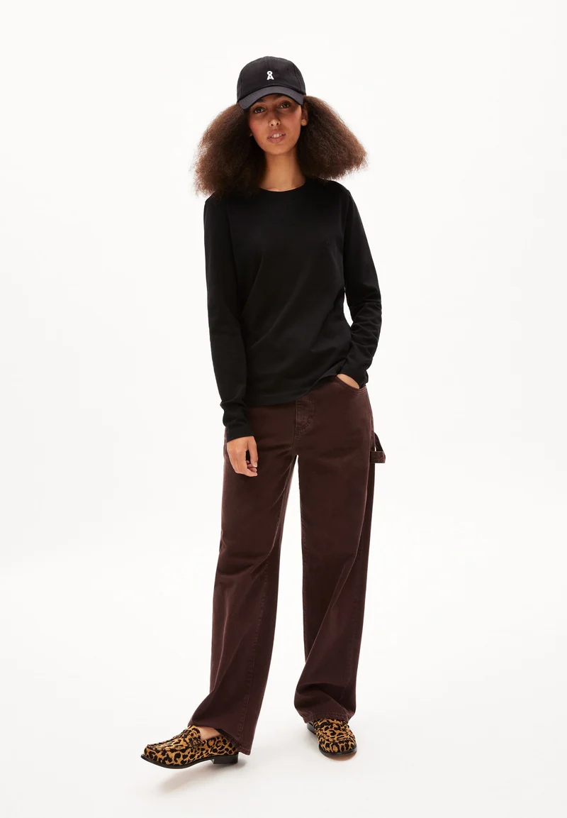 TAAMINIAA | black