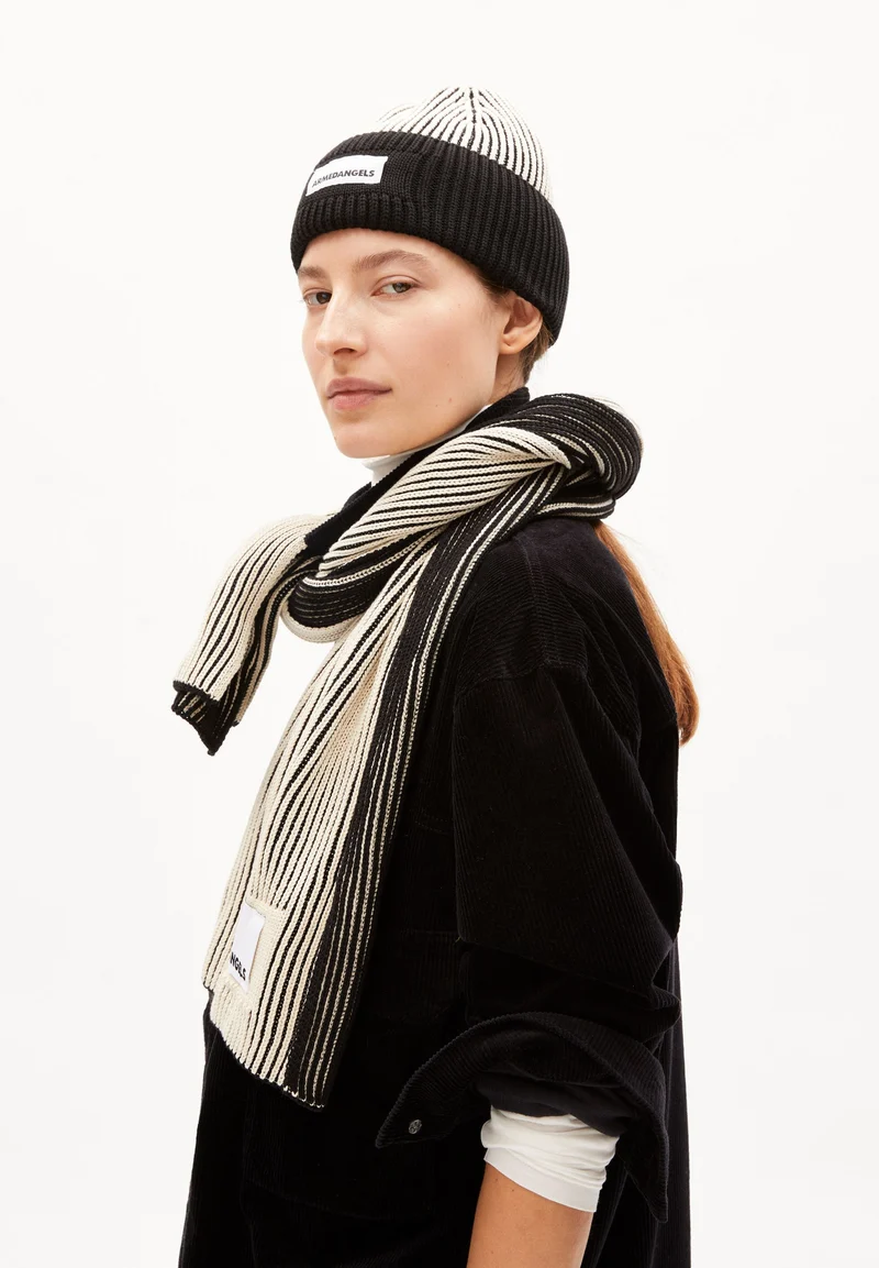 YURAA LOGO SCARF | black-undyed