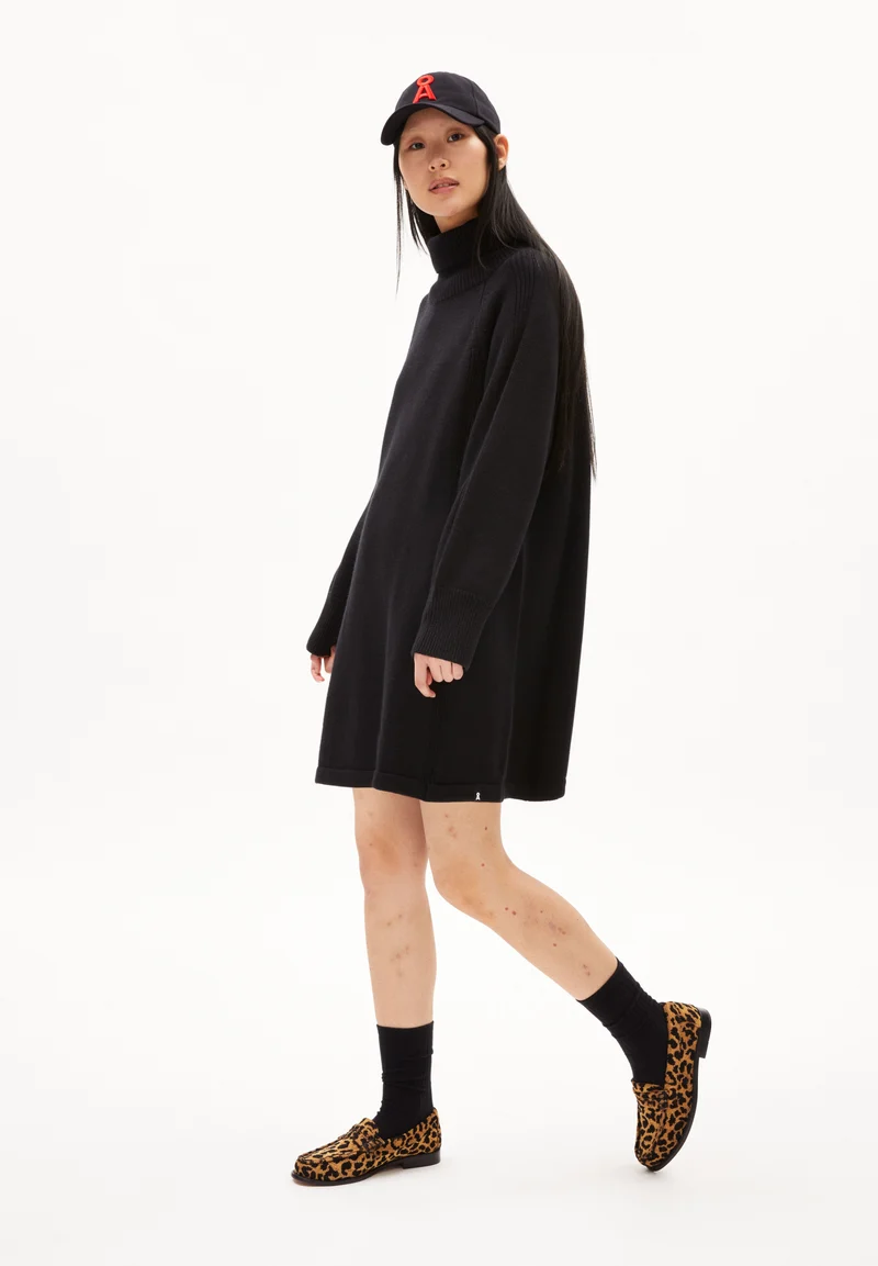 NAANIA | black