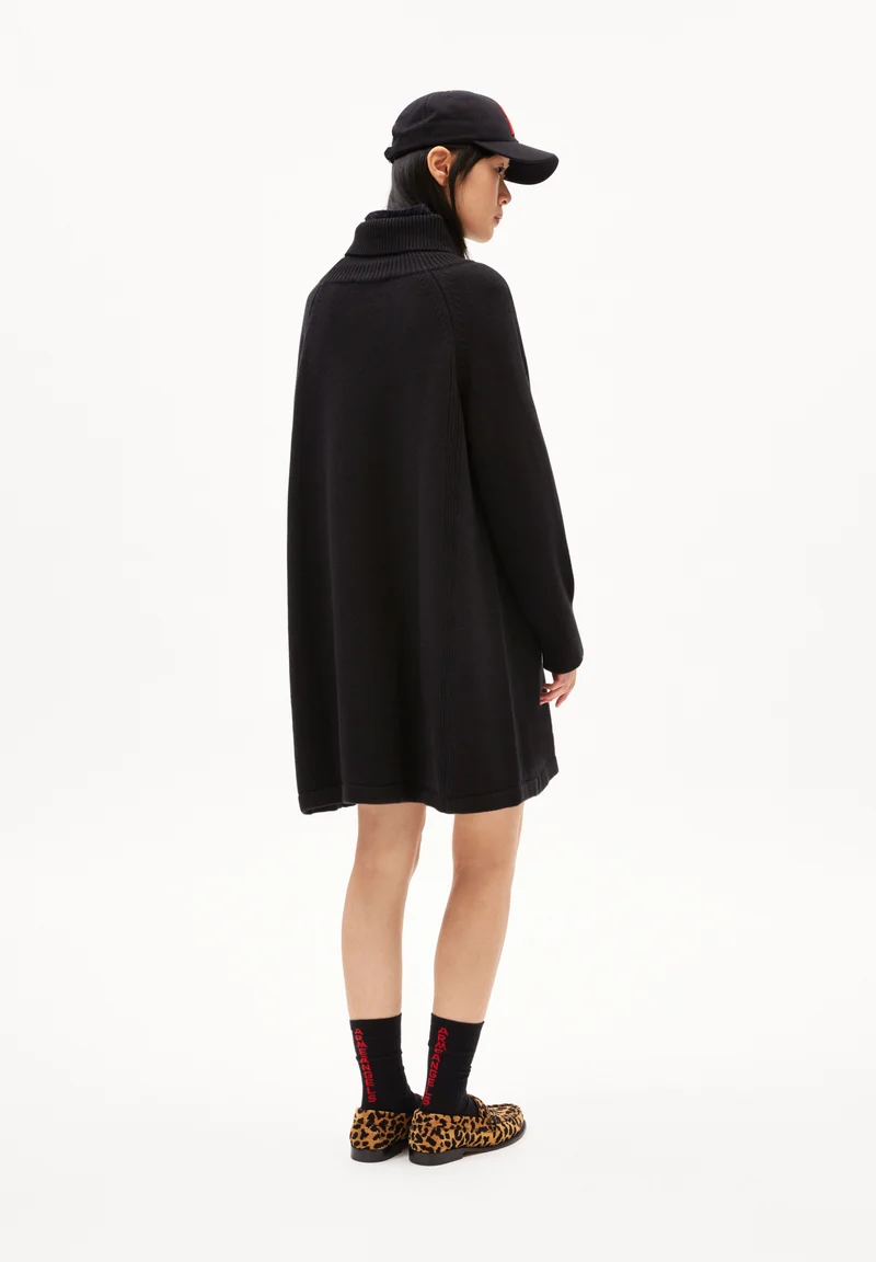 NAANIA | black
