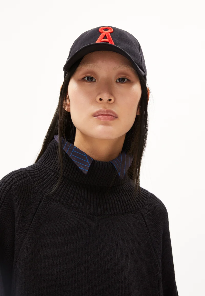 NAANIA | black