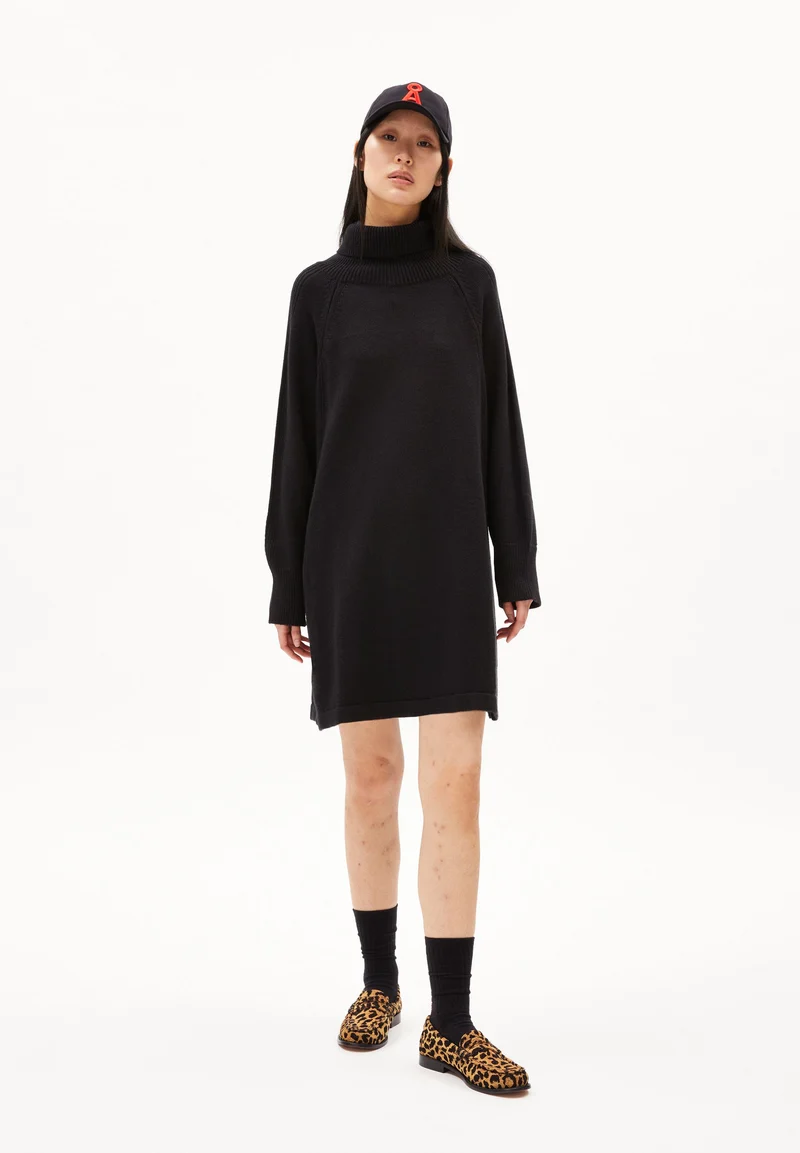 NAANIA | black