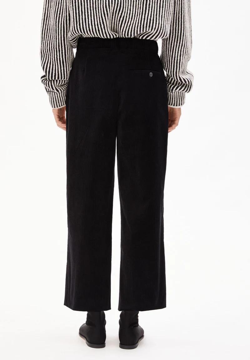 JAALMA CORDUROY | black