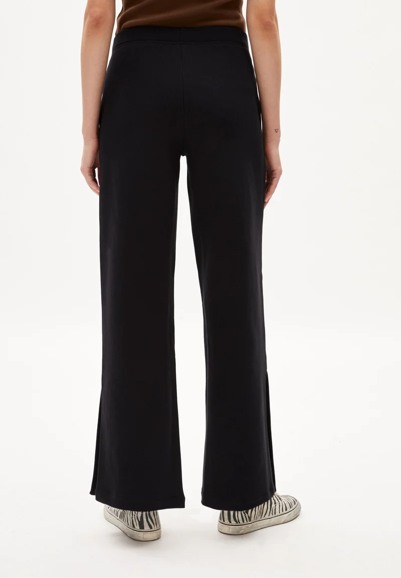 RAFAELAA | black