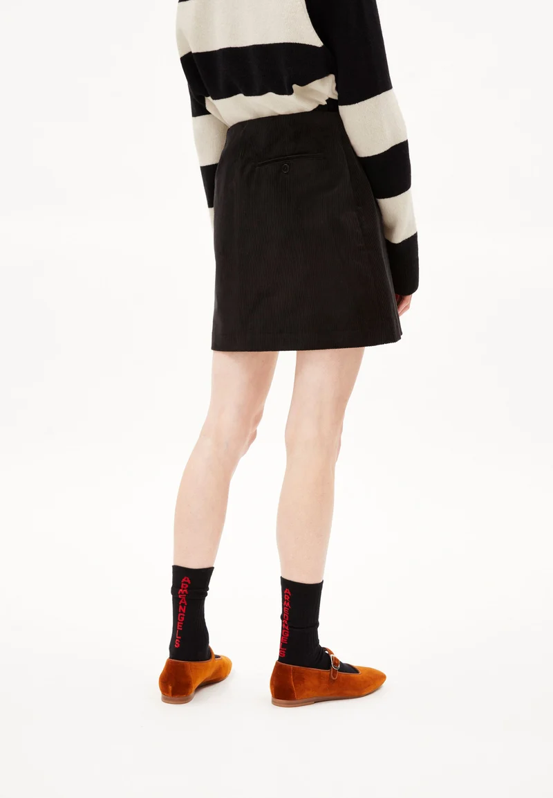 ZAALA CORDUROY | black
