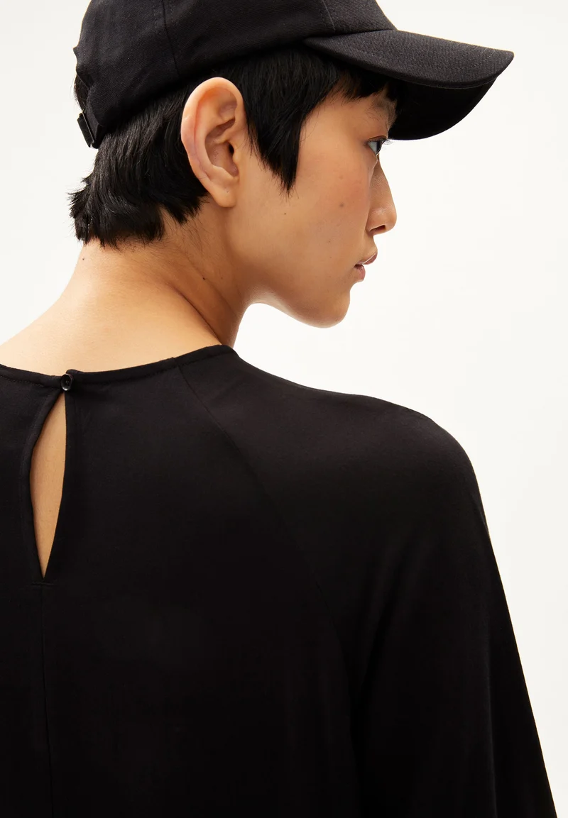 ANINAA | black