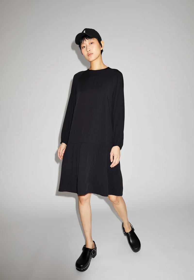 ANINAA | black