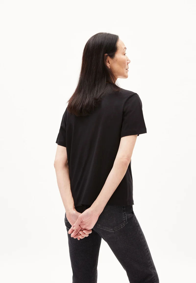 MAARLA FRUITS | black