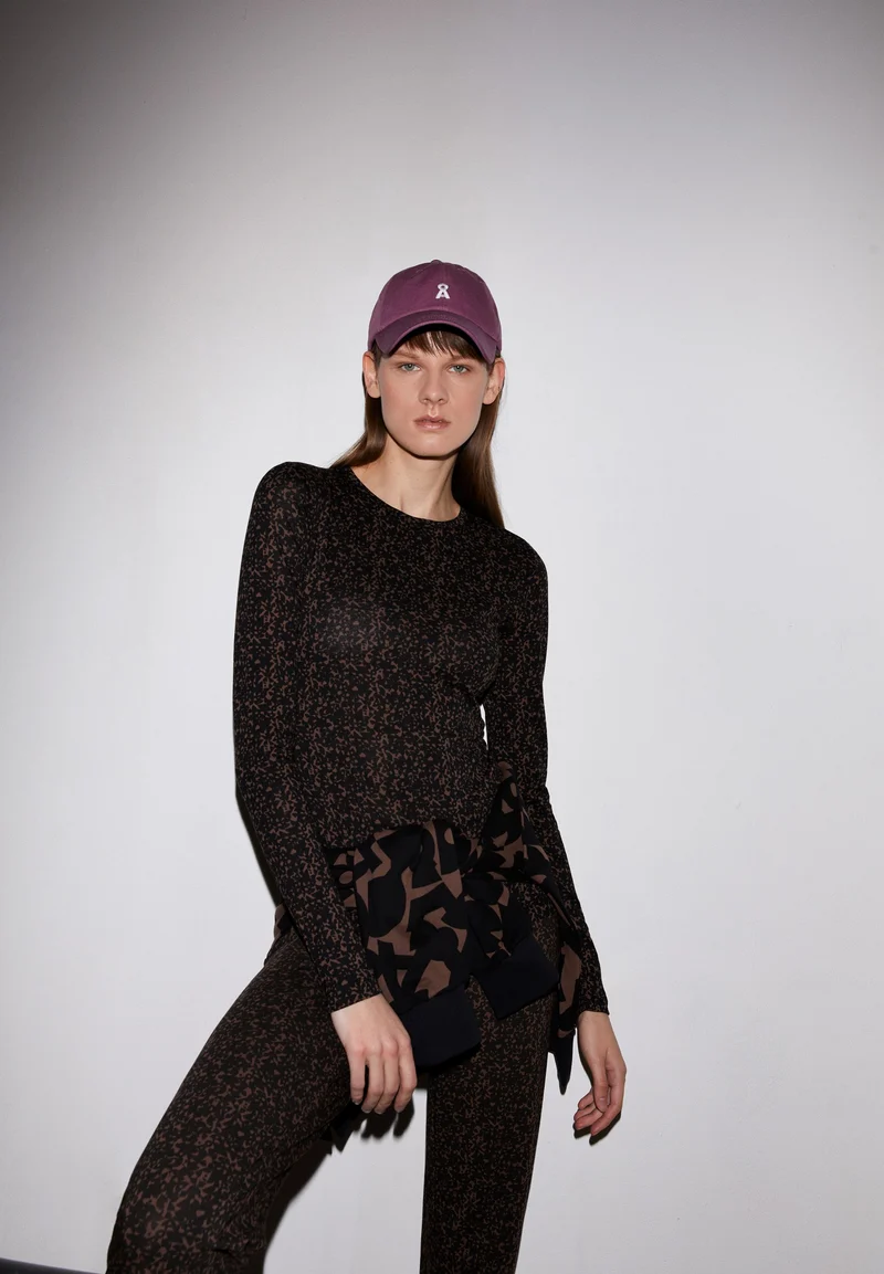 RICCAARDA ABSTRACT | deep brown