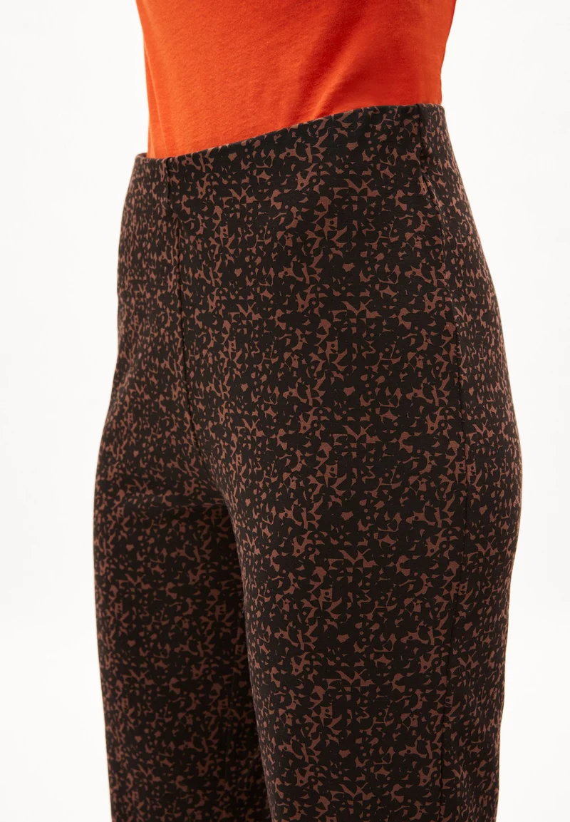DONNAA ABSTRACT | deep brown