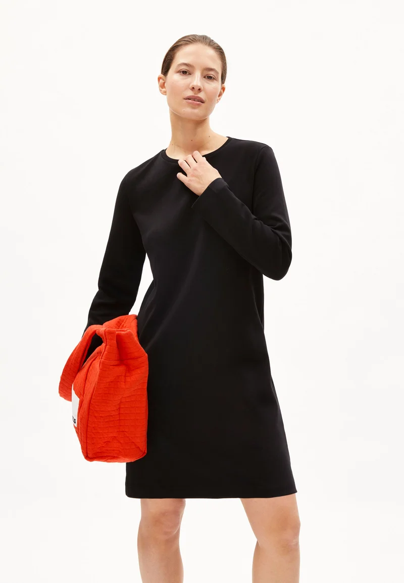 TINAA VAALE | black