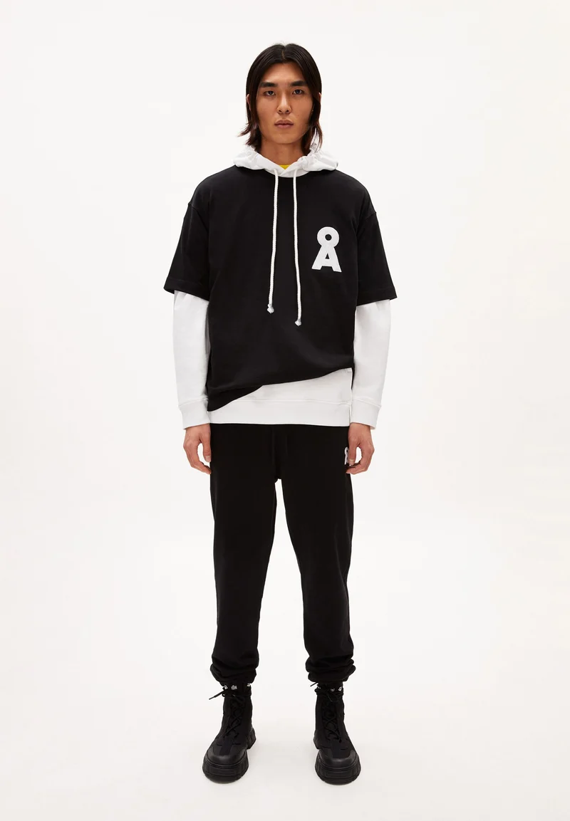 MIKAAS ICONIC CAPSULE | black