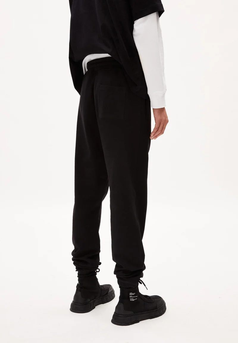 AAIKE ICONIC CAPSULE | black