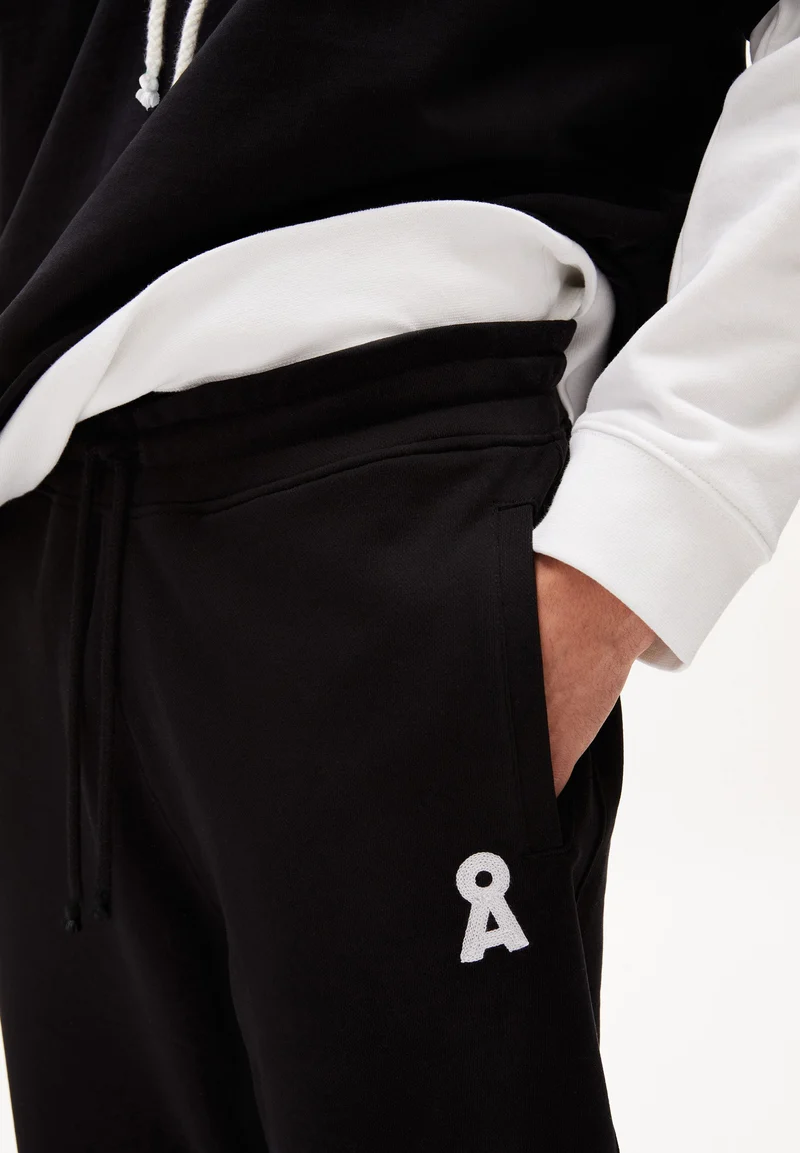 AAIKE ICONIC CAPSULE | black