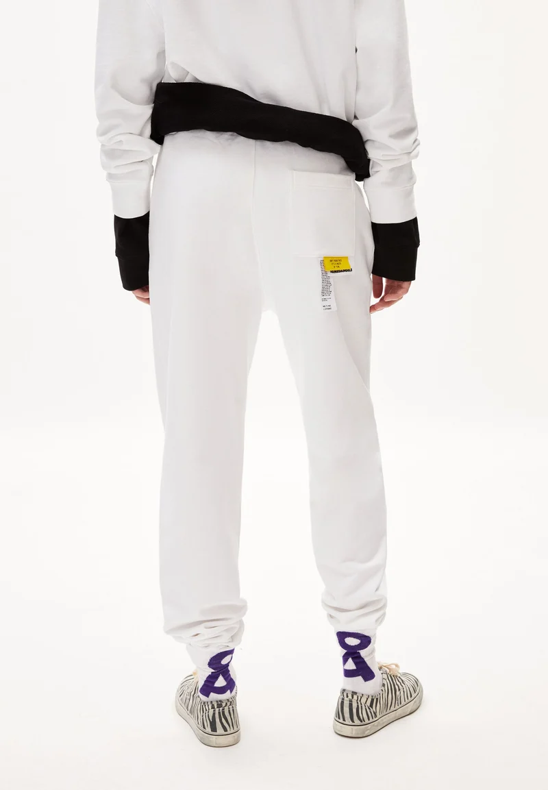 AAIKE ICONIC CAPSULE | white