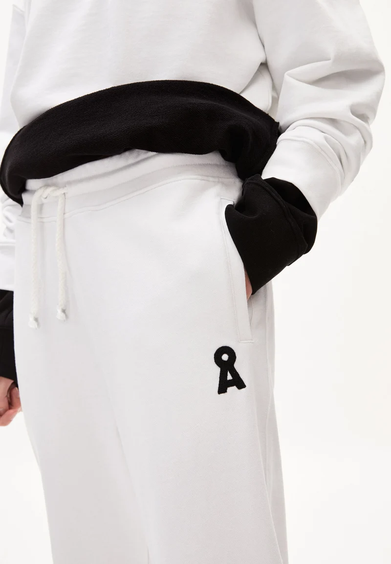 AAIKE ICONIC CAPSULE | white