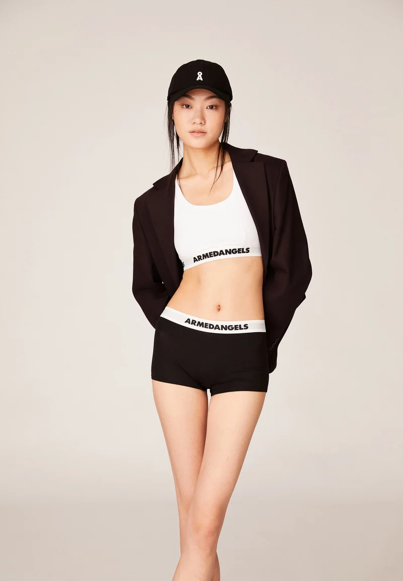 ERYNAA | black