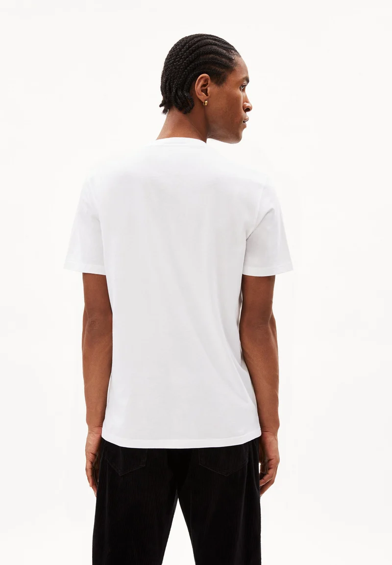 JAAMES PIXXEL LOGAA | white
