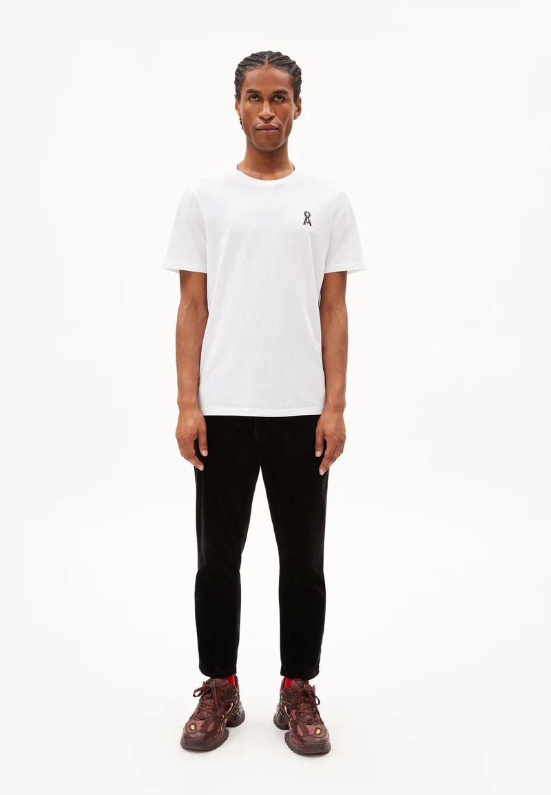 JAAMES PIXXEL LOGAA | white
