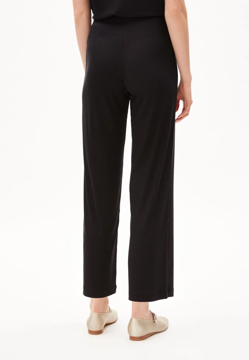 STELLAARA | black