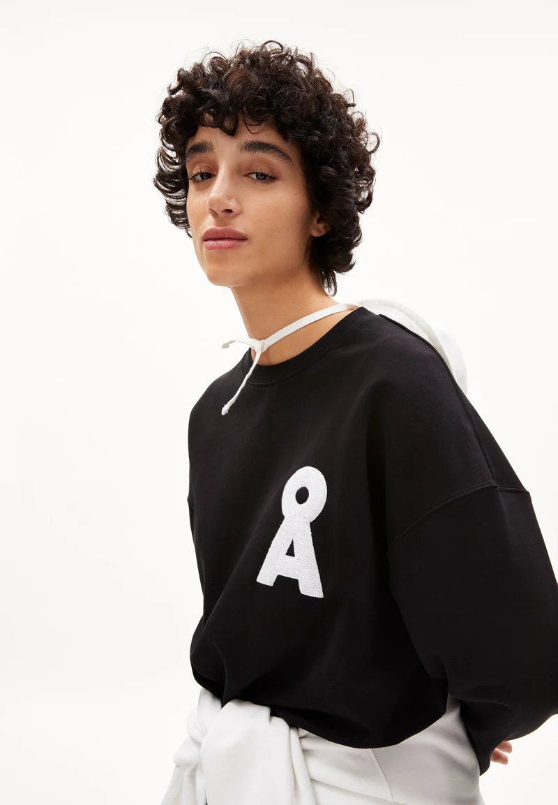 SASHAA ICONIC CAPSULE | black