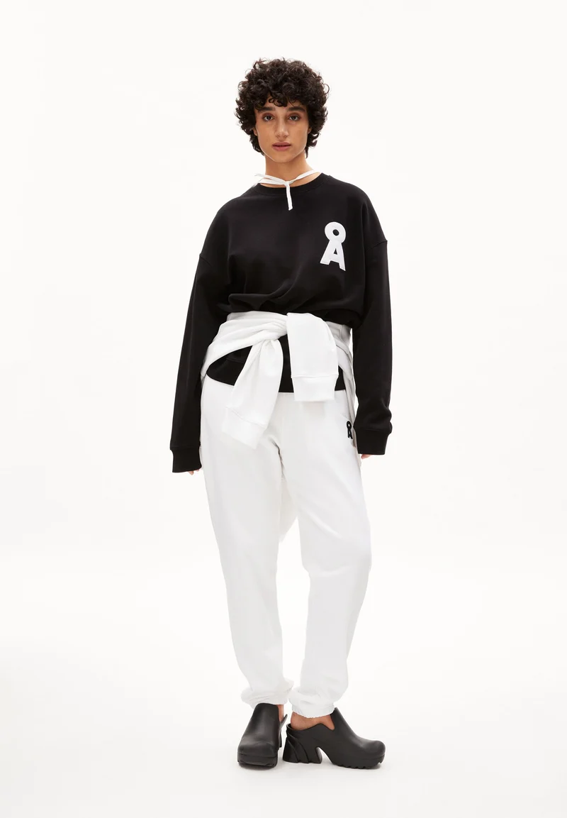 SASHAA ICONIC CAPSULE | black