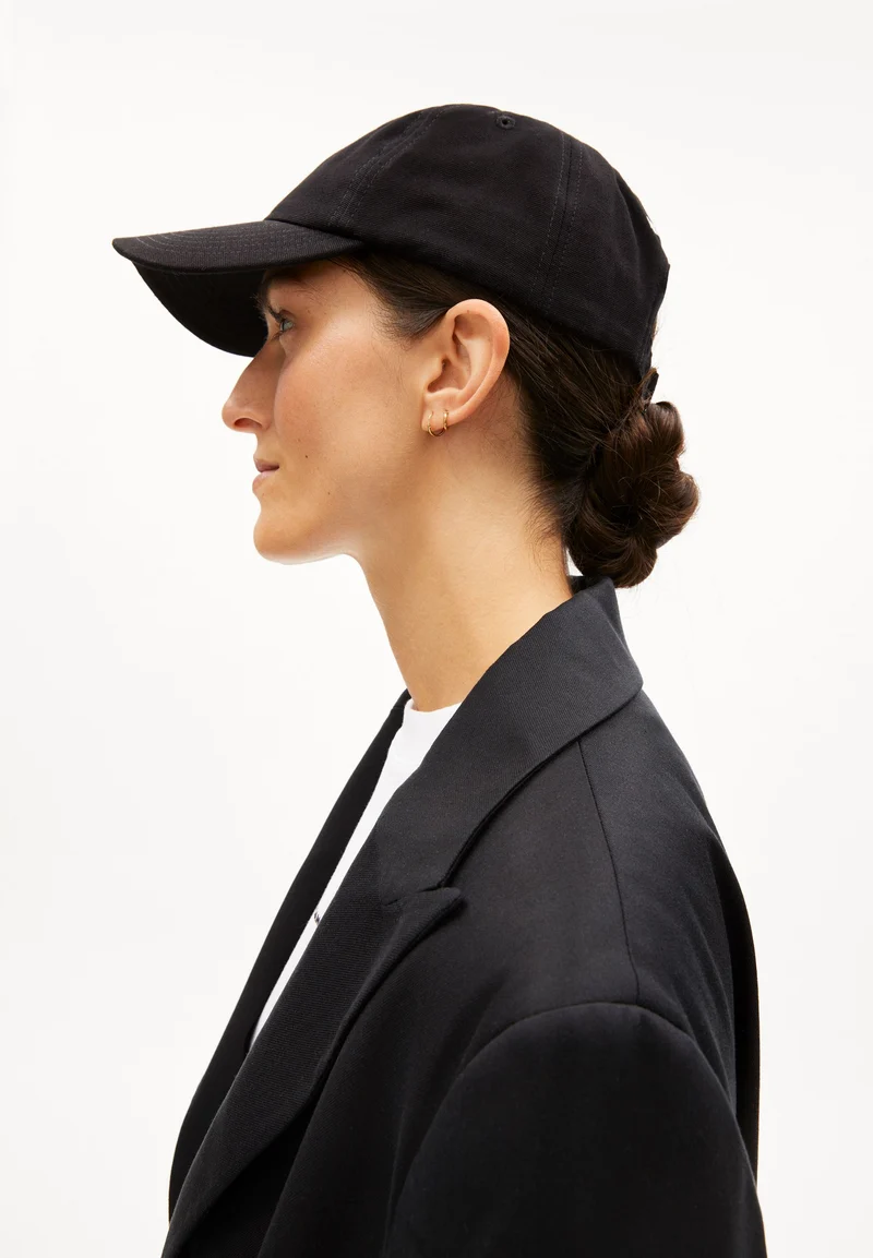 YENAAS MAAYBE | black