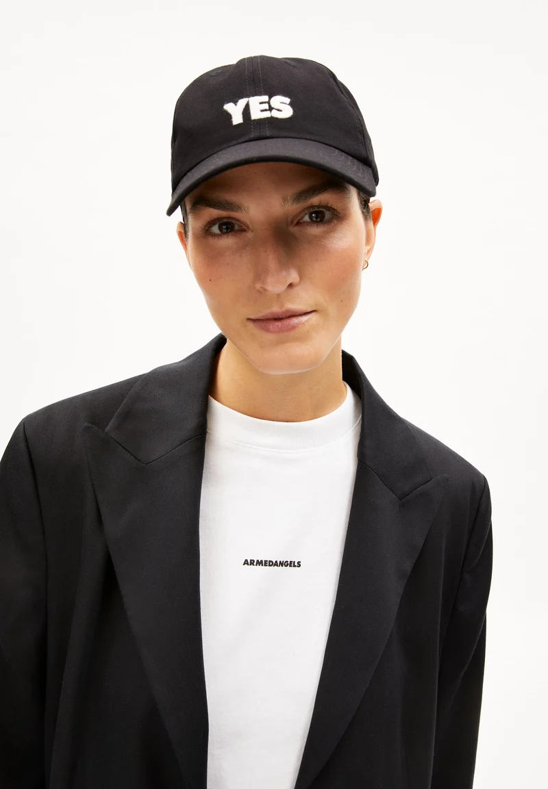 YENAAS MAAYBE | black
